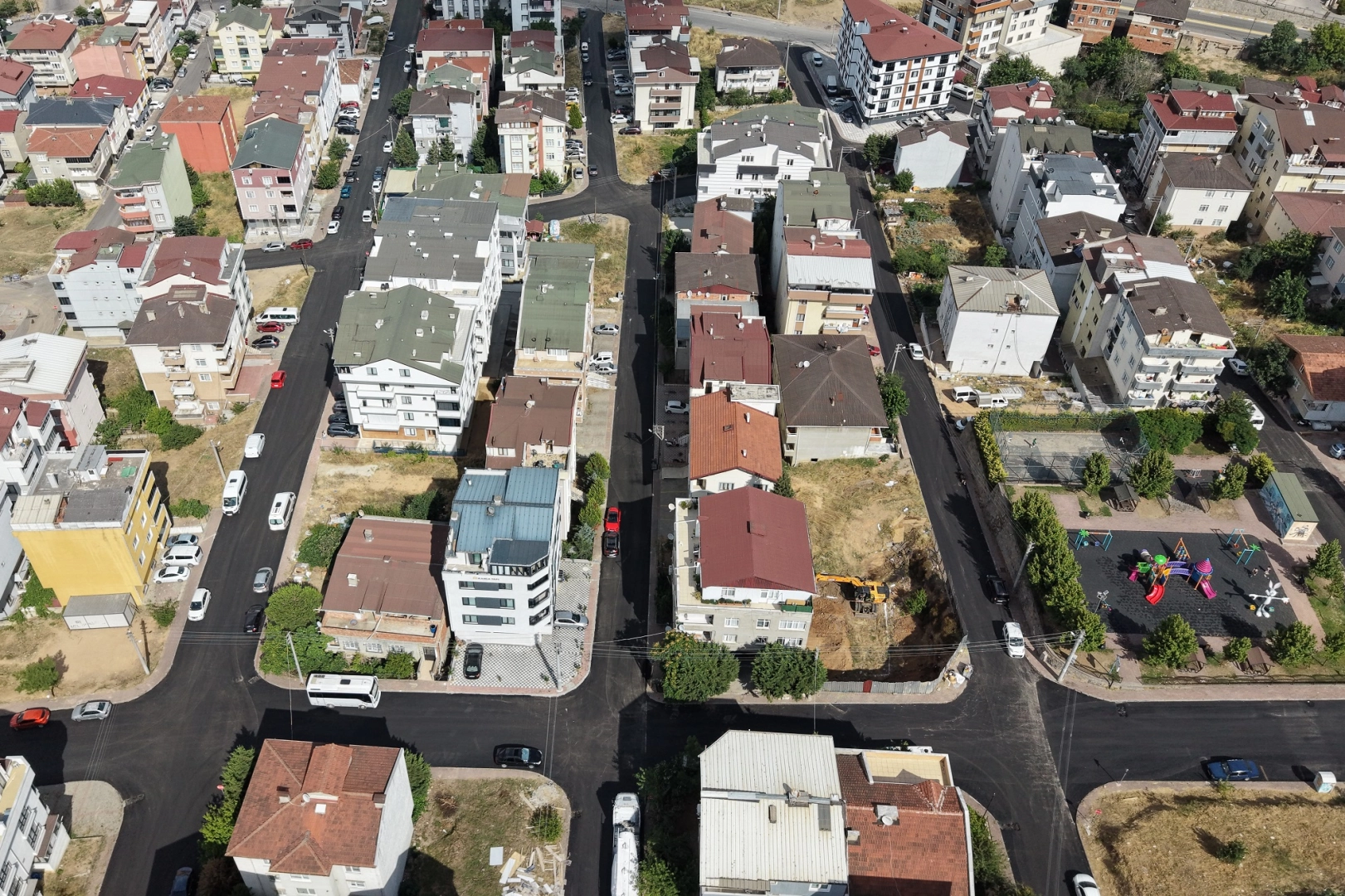 Çayırova Özgürlük Mahallesi’ne 4 bin ton asfalt 