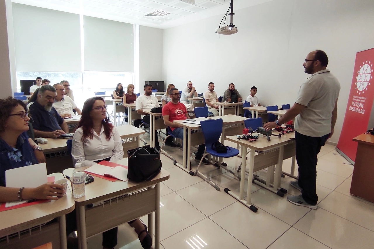 İletişim Başkanlığı’ndan basın mensuplarına İHA-1 ticari pilot eğitimi 
