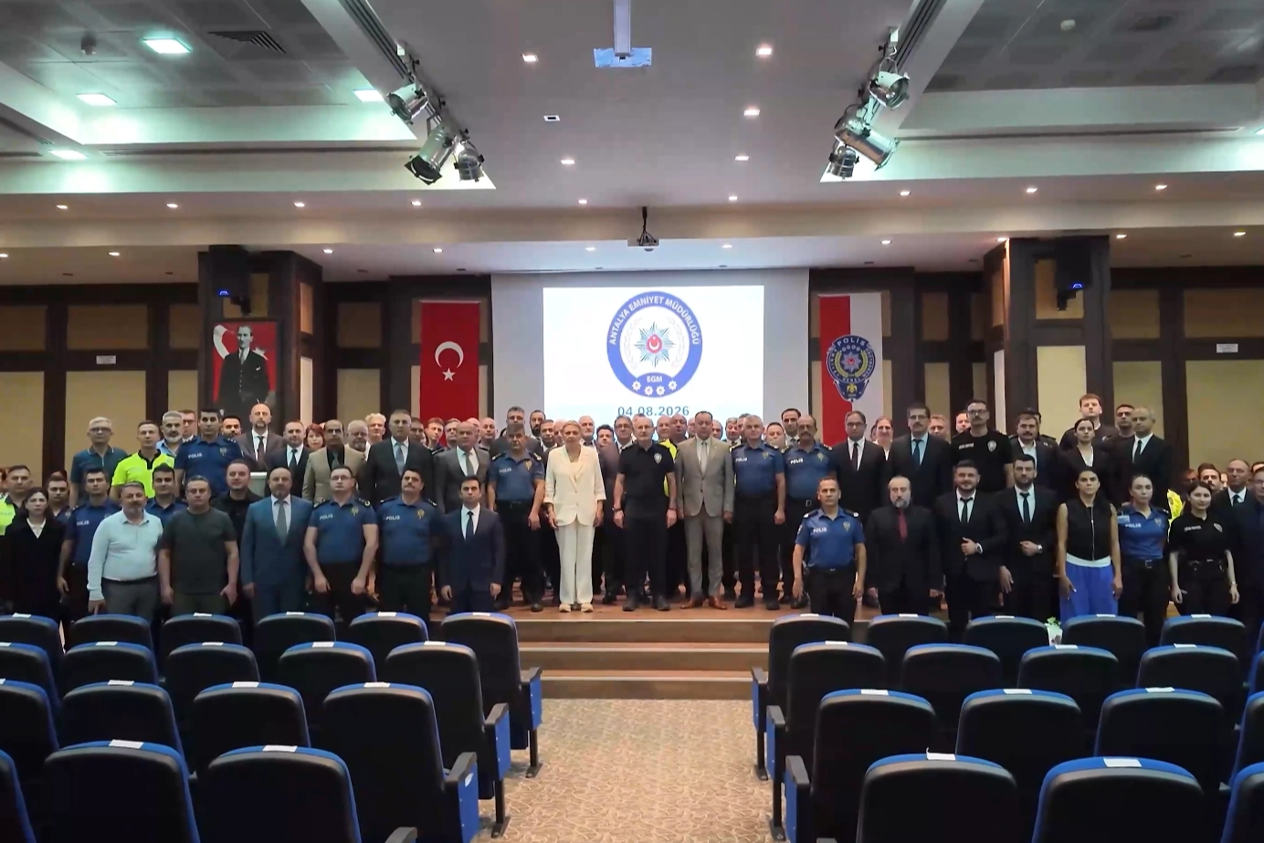 Antalya Emniyeti’nde 66 personele ödül, emekliye ayrılan 33 personele plaket 