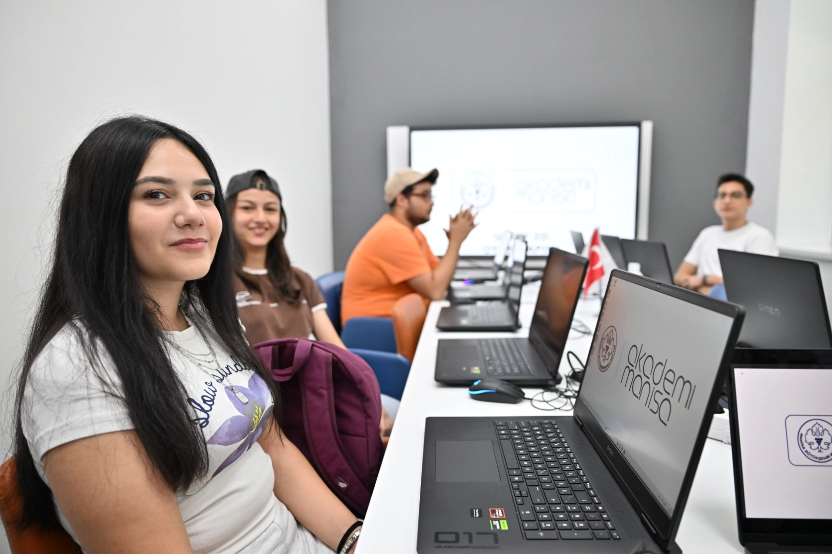 Akademi Manisa’da eğitimler başladı 