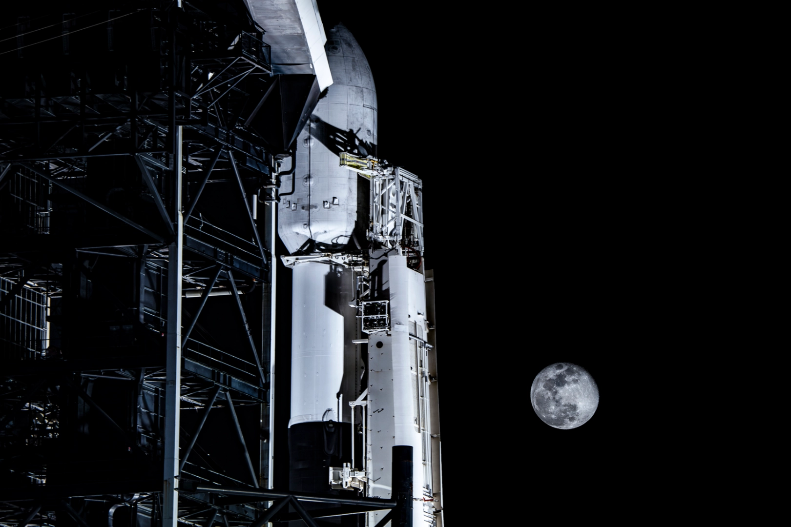 SpaceX'ten Ay'a çarpma açıklaması: Sorumlu uzay operasyonları için çalışıyoruz 