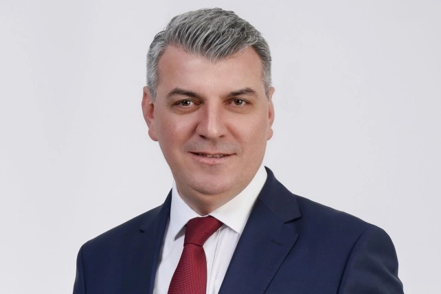 İzmit Belediyesi'nde iki yeni başkan yardımcısı göreve başladı 