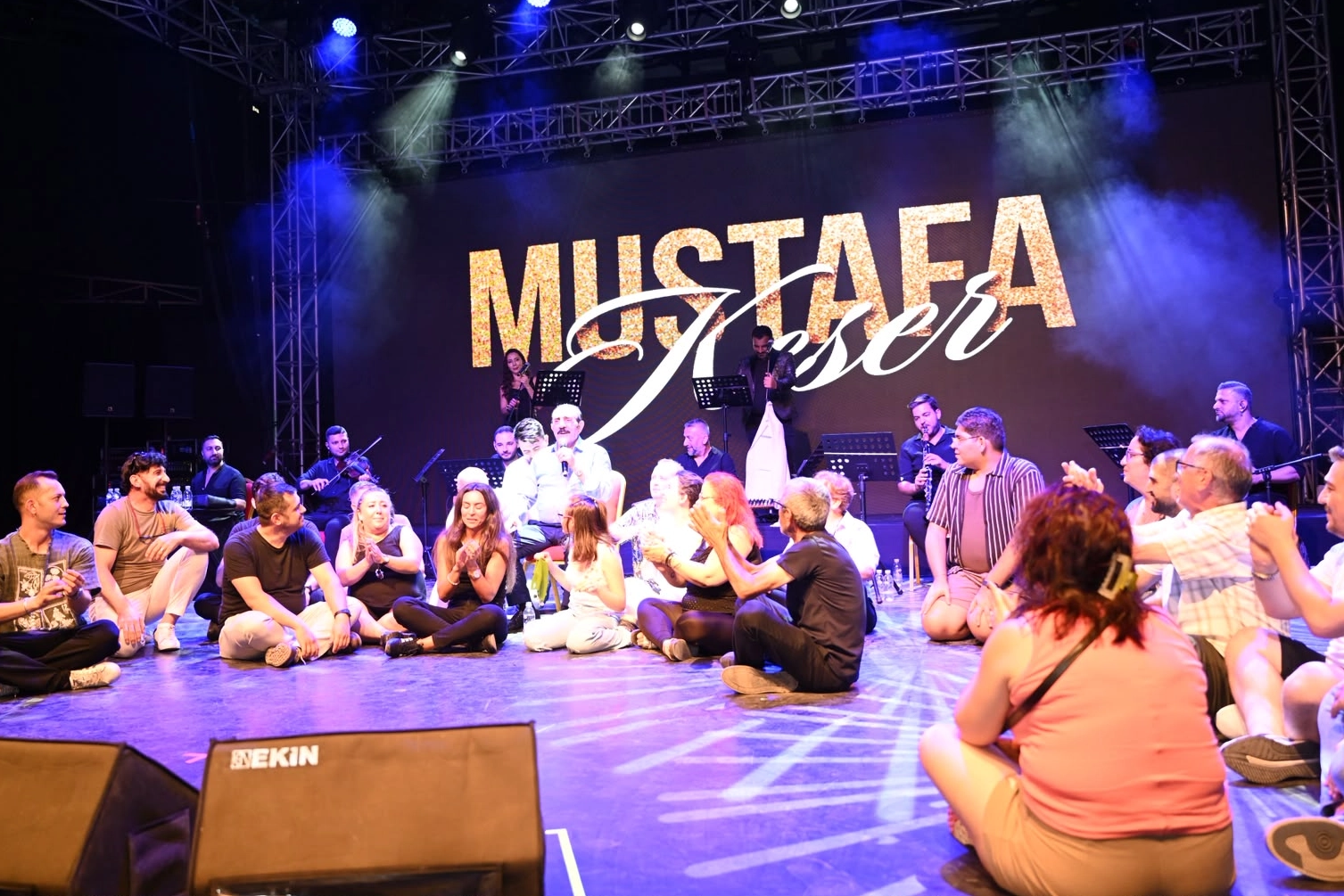 Mustafa Keser’den müzik ve kahkaha dolu gece 