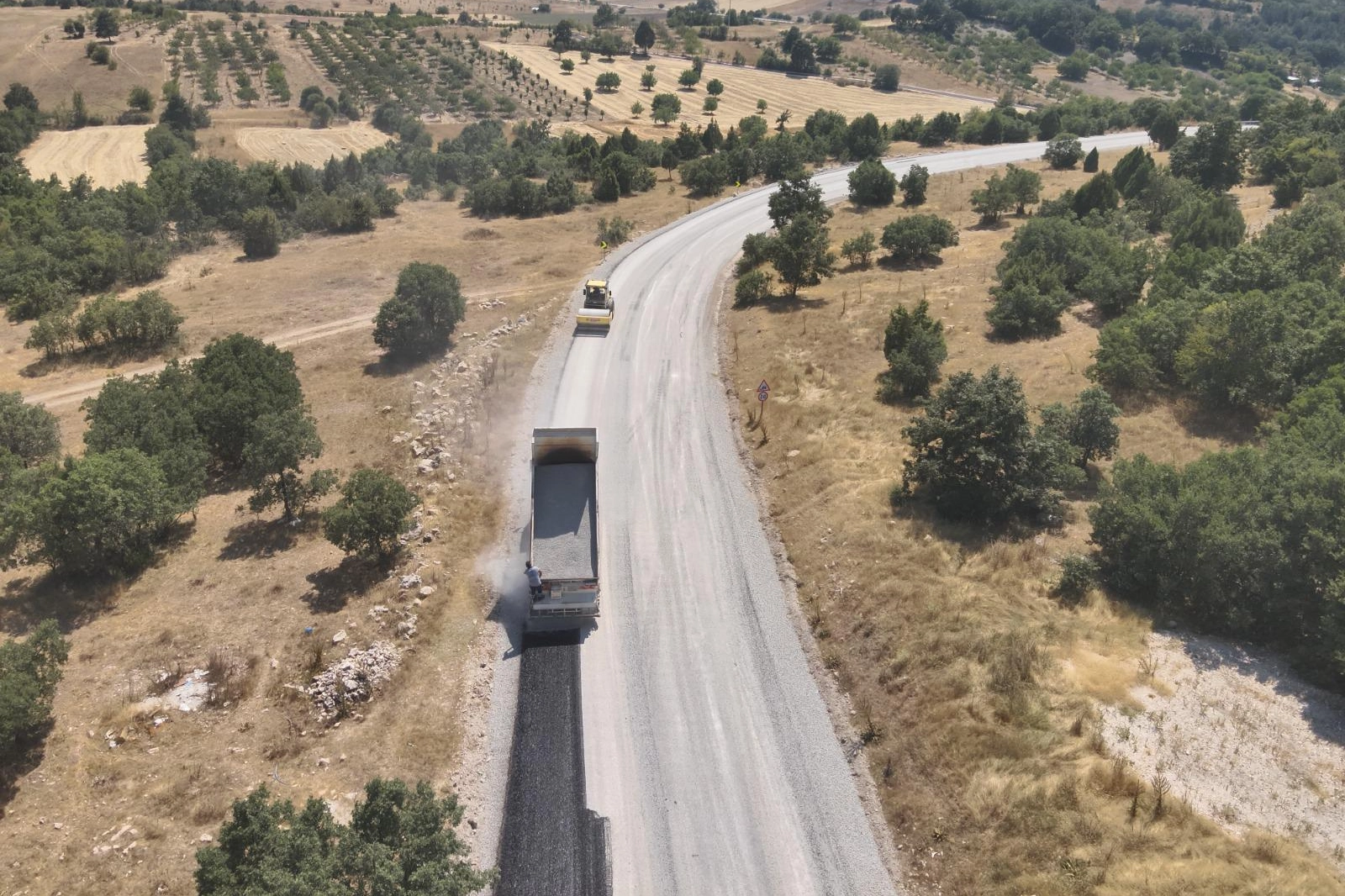 Bursa Büyükşehir Harmancık’ta da yolları yeniliyor 