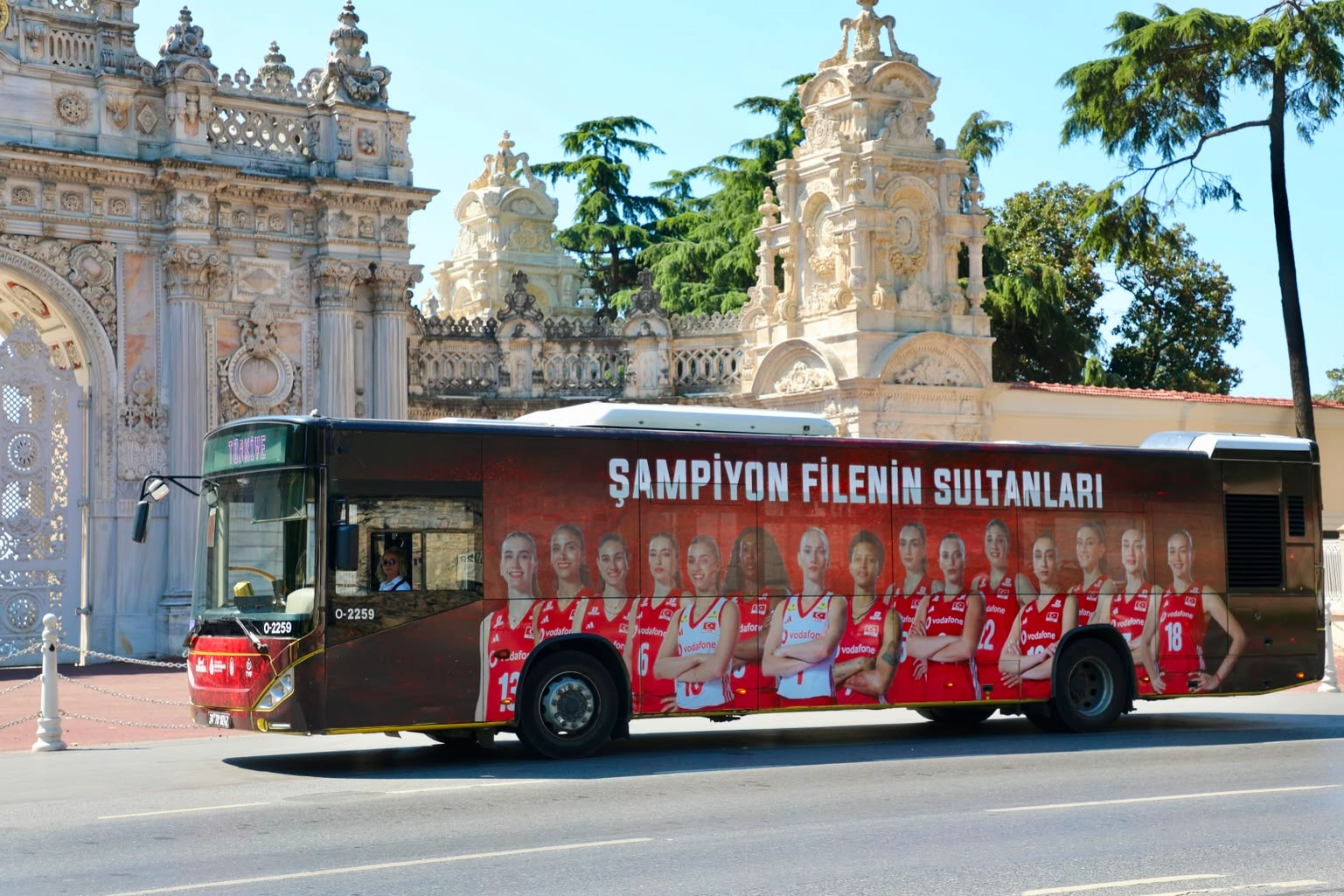 Şampiyonlar, İETT ile İstanbul’da 