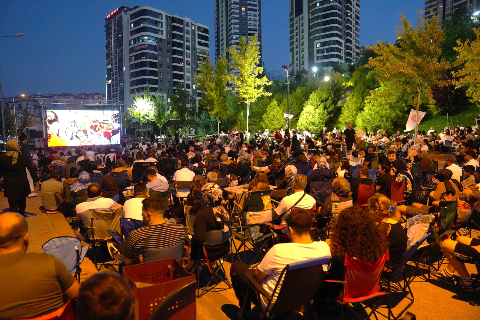 Ankara Keçiören'de açık hava sinema keyfi 