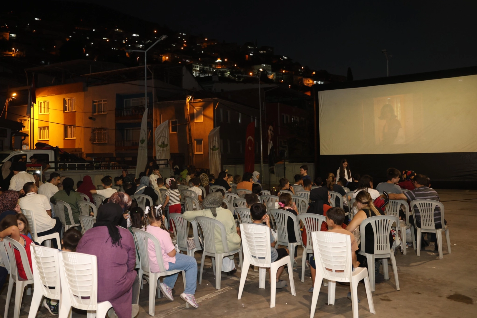 Bursa Osmangazi’de yaz akşamları sinema keyfiyle renklendi 