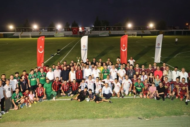 Denizli Büyükşehir’de kupalar sahiplerini buldu 