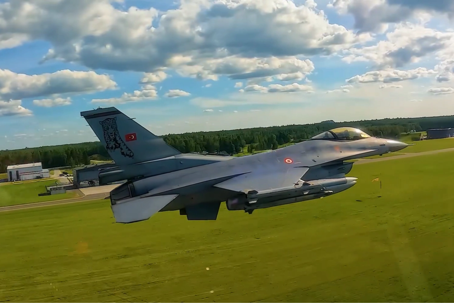 Türk F-16’ları Estonya semalarında 