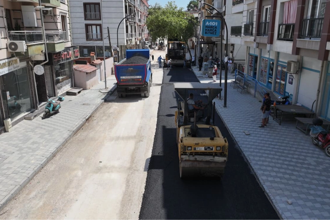 Manisa Soma'da Turgutalp Mahallesi ilk kez sıcak asfaltla buluşuyor 