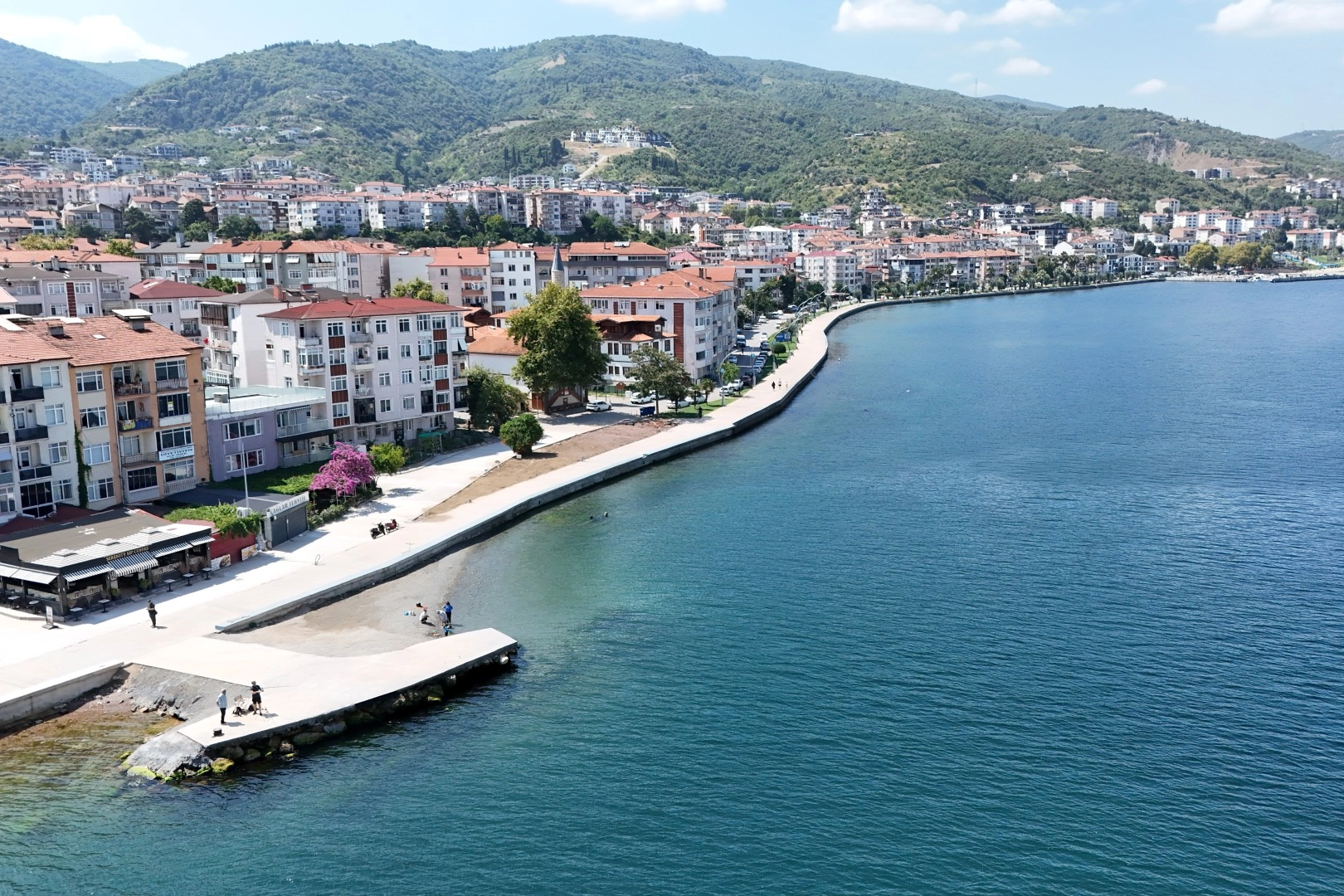 Değirmendere sahili dalga kırıcı setle güçlendirildi 