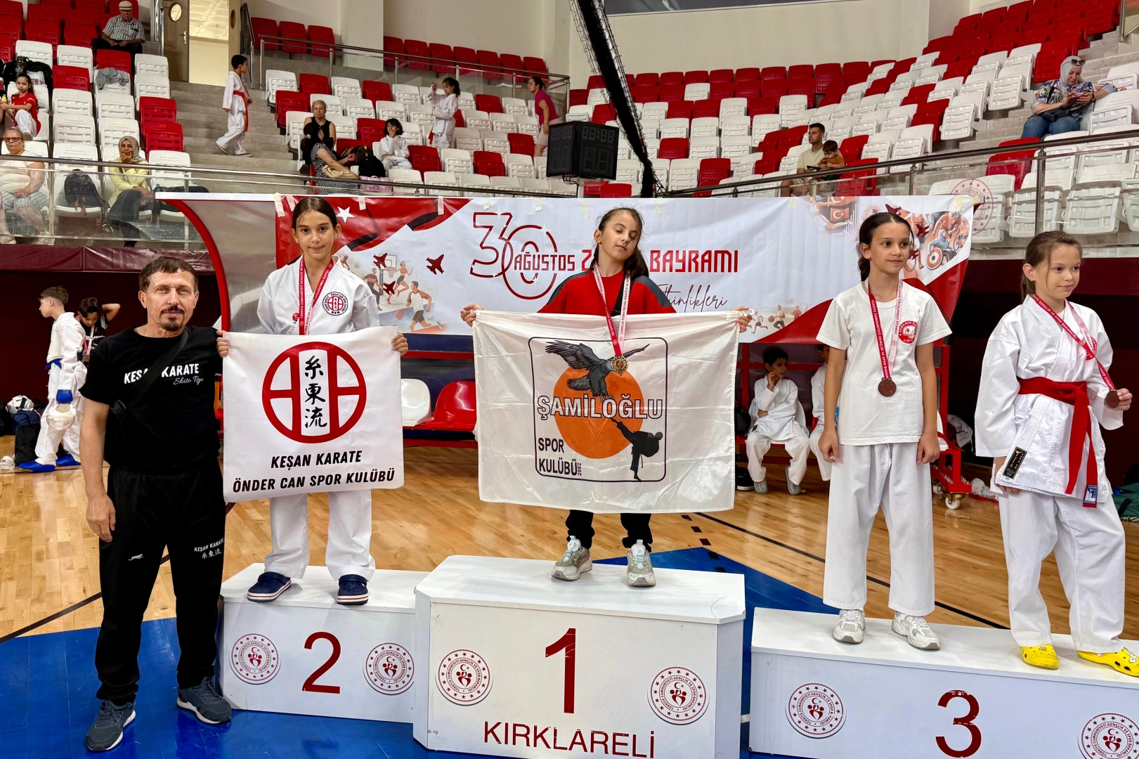 Önder Can Spor Kulübü’nden Kırklareli Karate İl Şampiyonası’nda 14 derece 