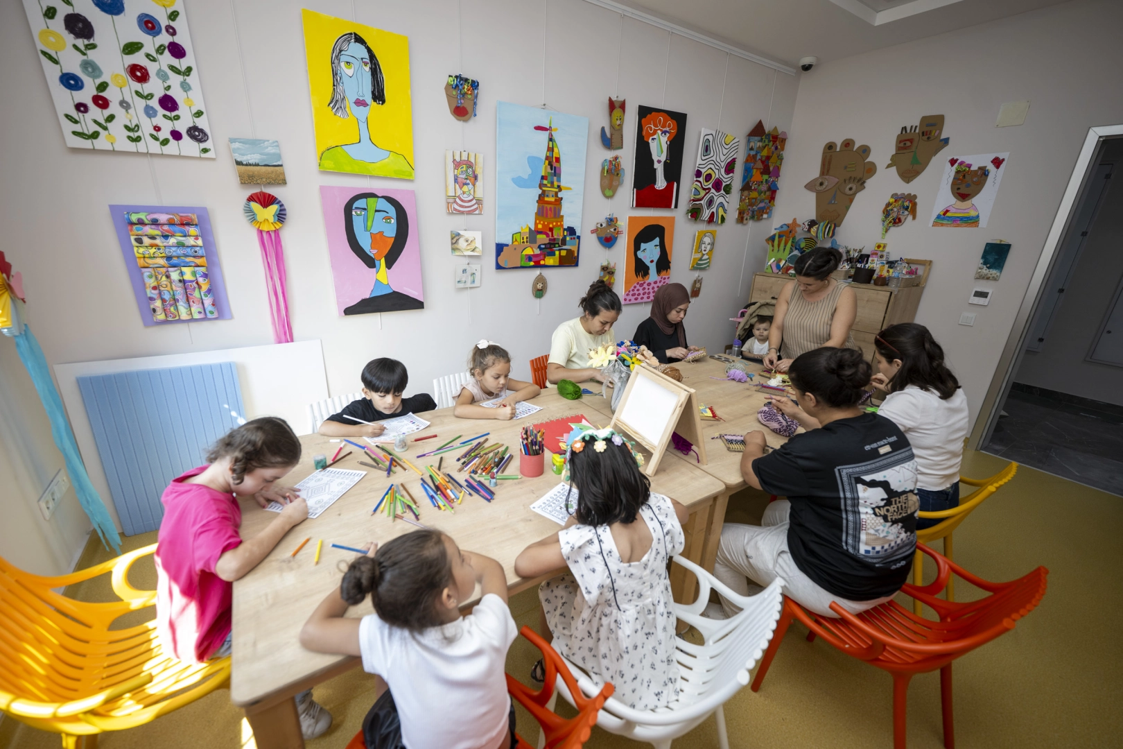 Mersin’de çocuklar hem eğleniyor hem öğreniyor 