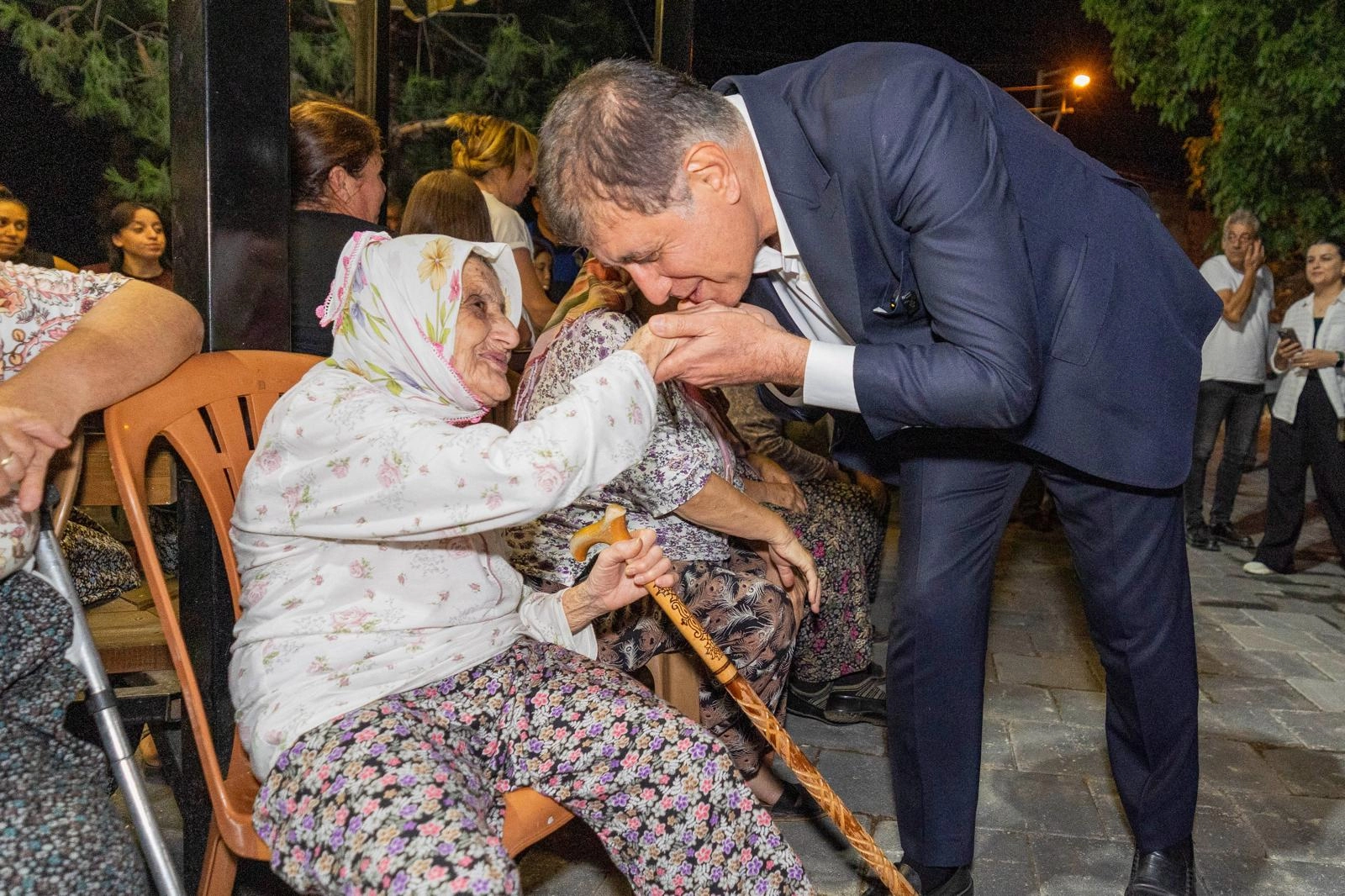 İzmir'de Başkan Tugay’dan Beydağlı kadınlara çağrı 
