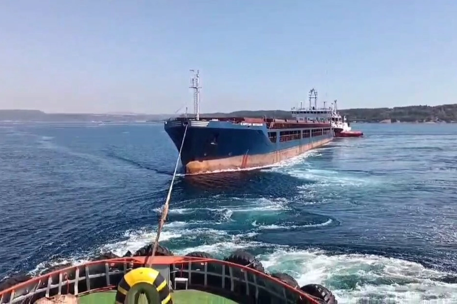 Çanakkale Boğazı’nda 142 metrelik gemi emniyete alındı 