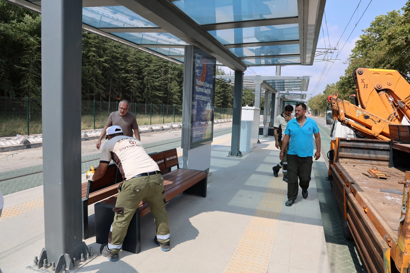 Kocaeli’de tramvay duraklarına 260 yeni bank 