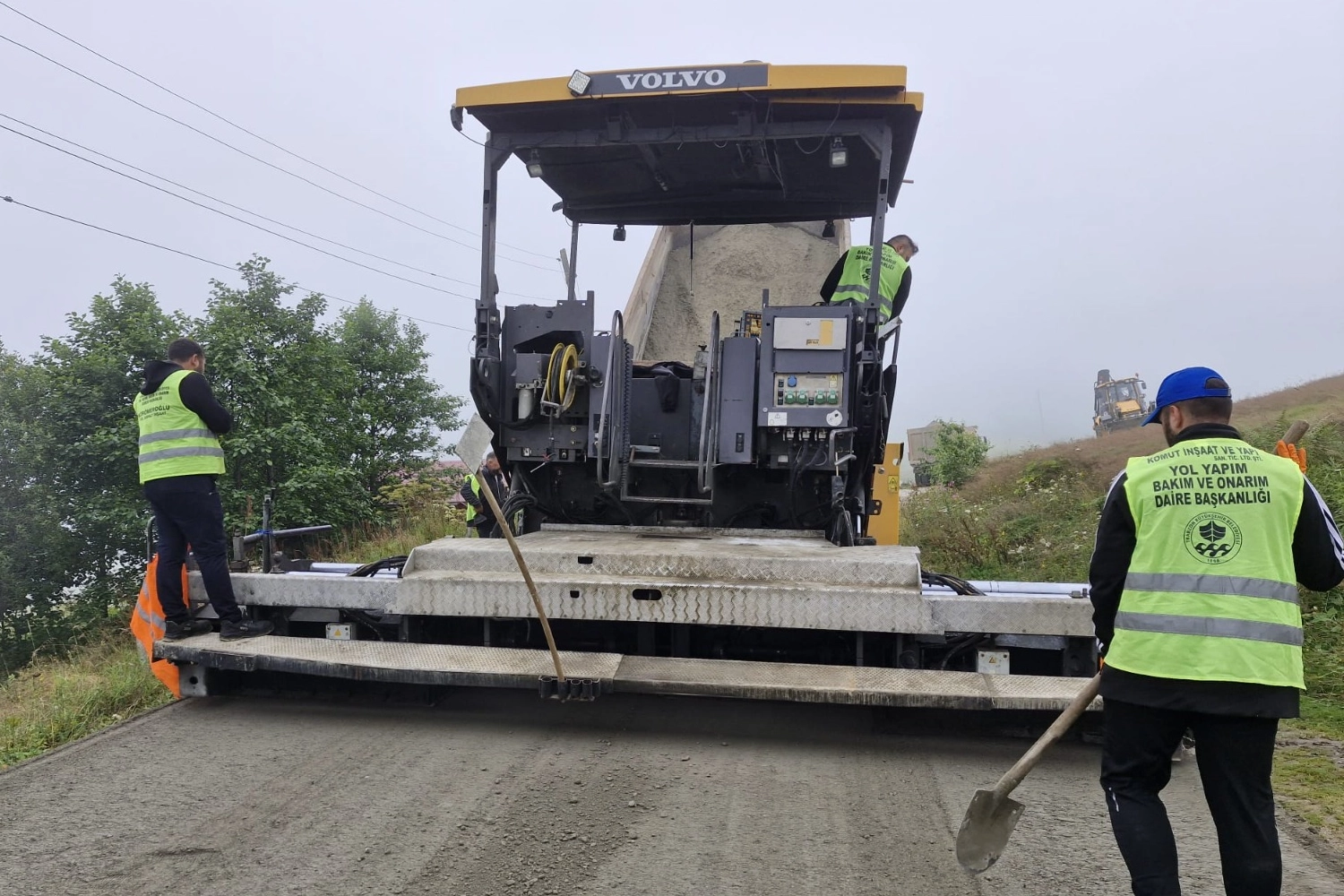 Trabzon’da 13 kilometrelik yol kuru betonla kaplandı 