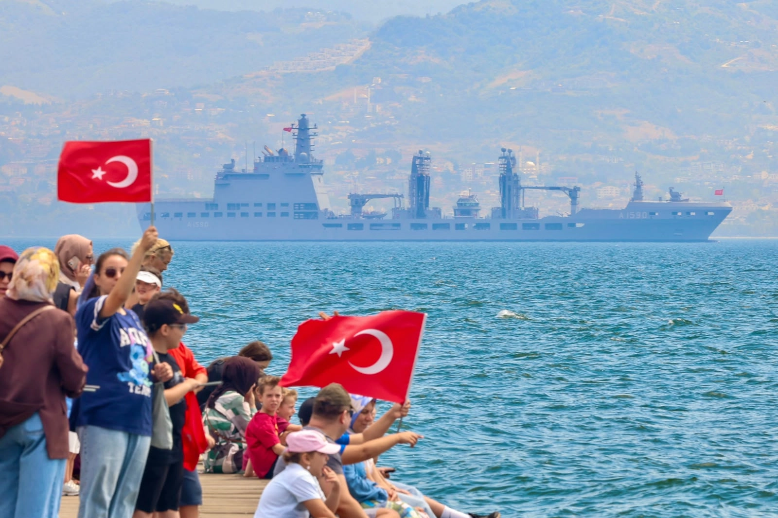 Mavi Vatan gururu Körfez'i sardı... İzmit Körfezi'nde tarihi geçiş 