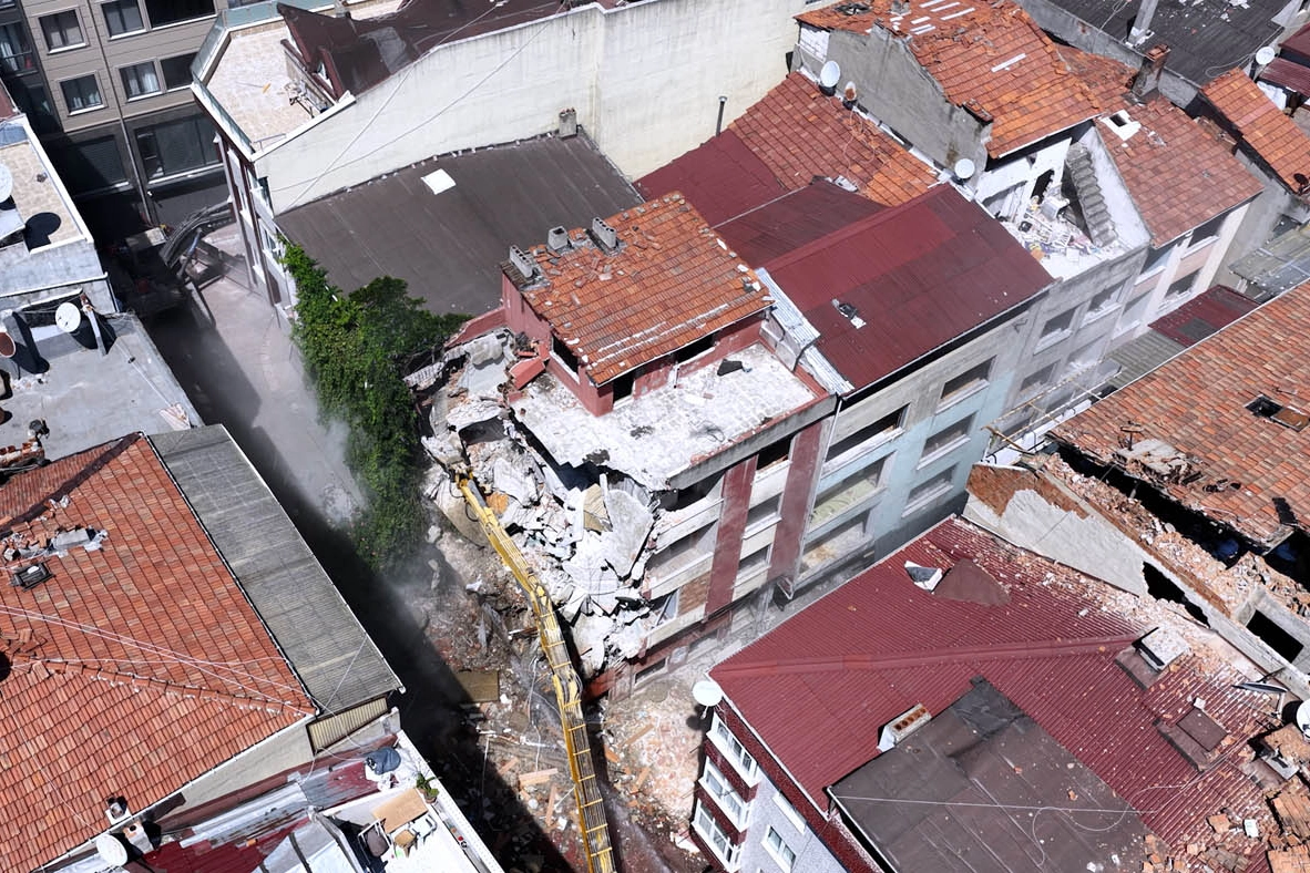 İstanbul Zeytinburnu sokakları 'yarısı bizden' ile dönüşüyor 