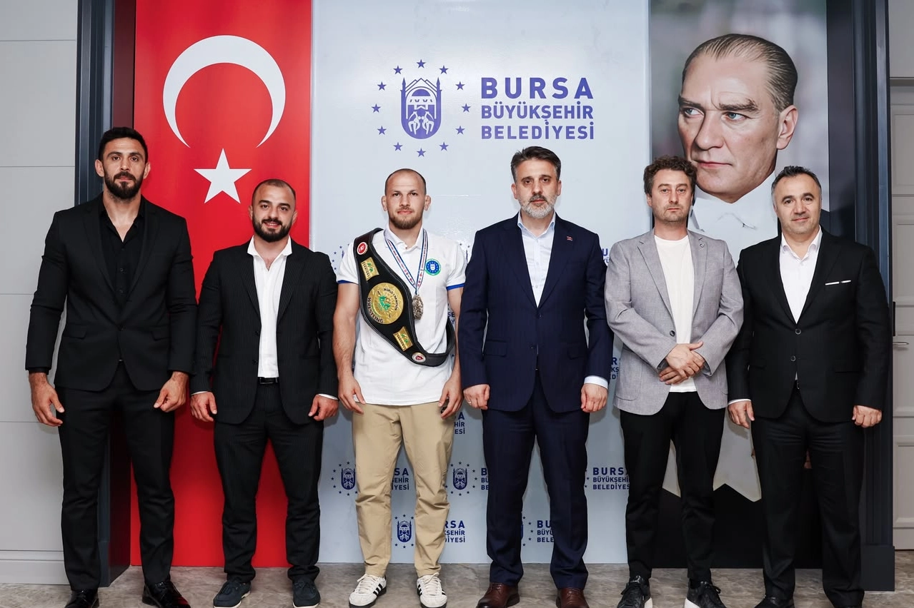 Başkan Vekili Biba dünya şampiyonu güreşçiyi ağırladı 