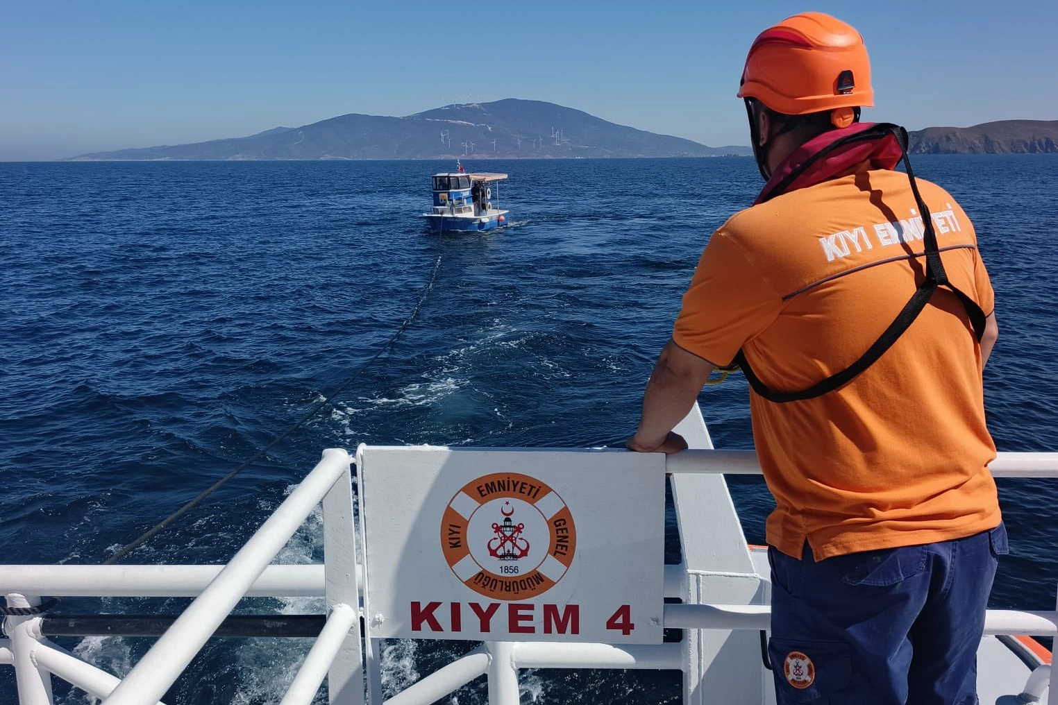 Marmara Adası açıklarında arızalanan tekne kurtarıldı 