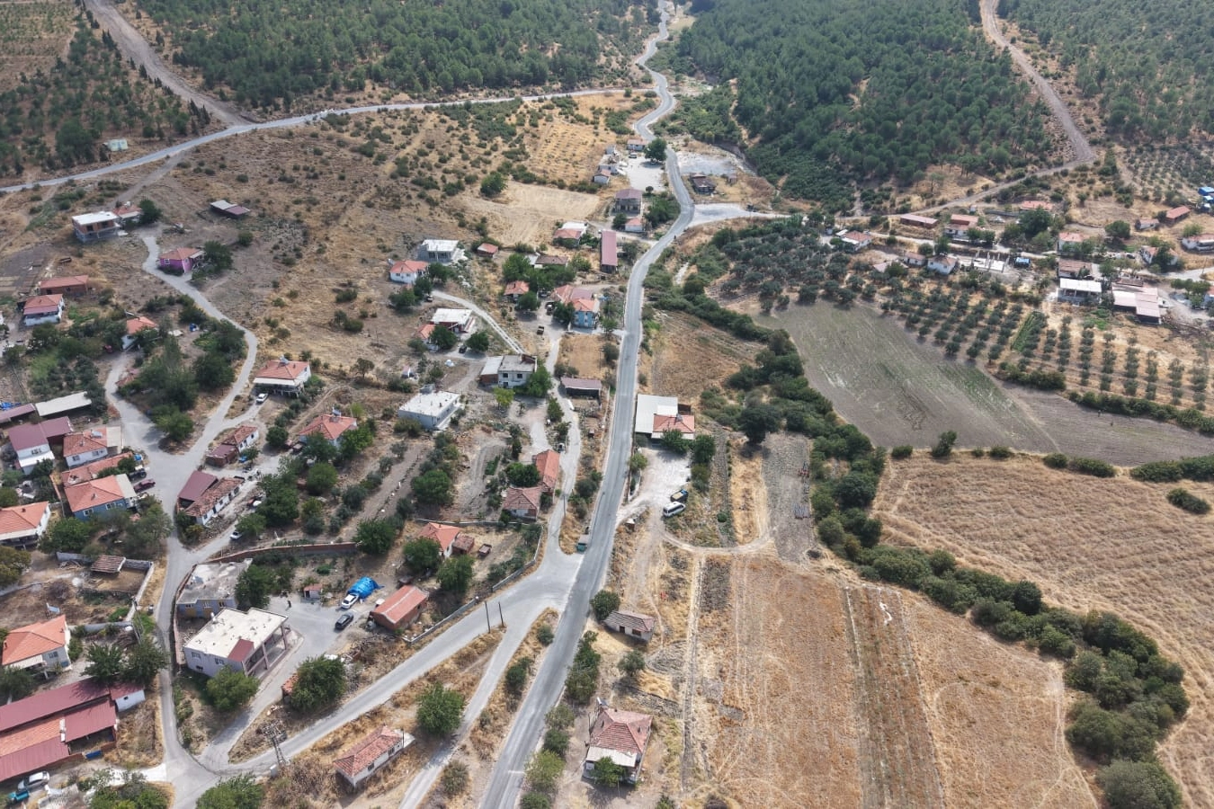 İzmir Kınık’ta 5 mahalleyi bağlayan yollar yenilendi 