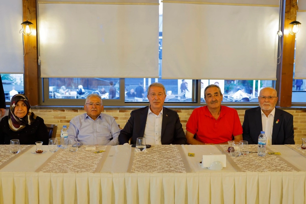 Kayseri protokolü şehit aileleriye buluştu 