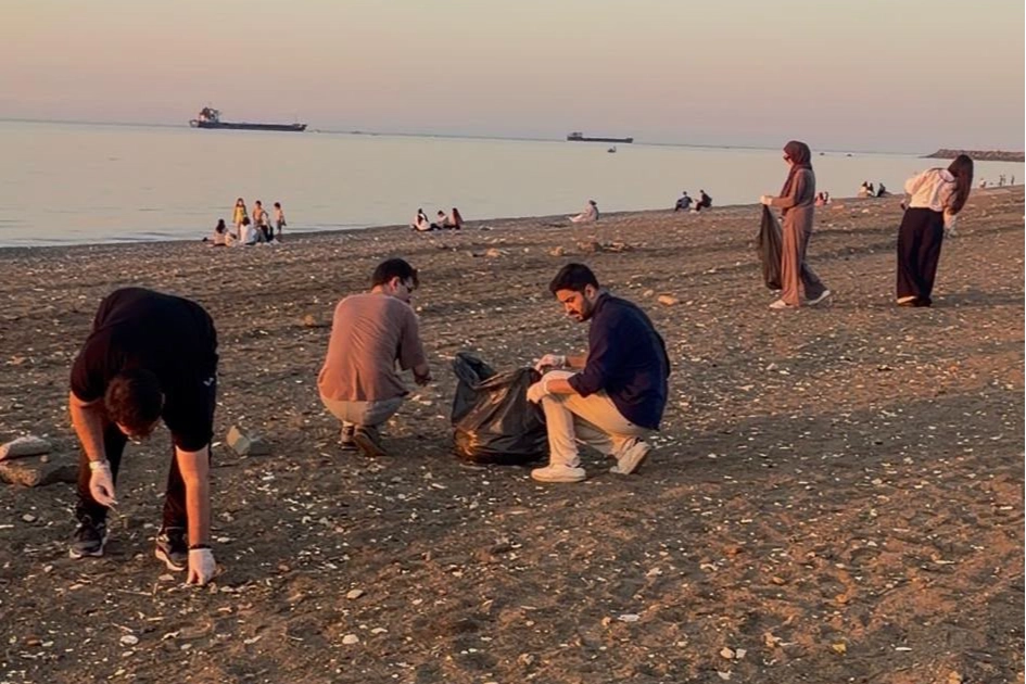 Trabzon'da Gençlik Meclisi’nden Ayasofya sahilinde çevre temizliği 