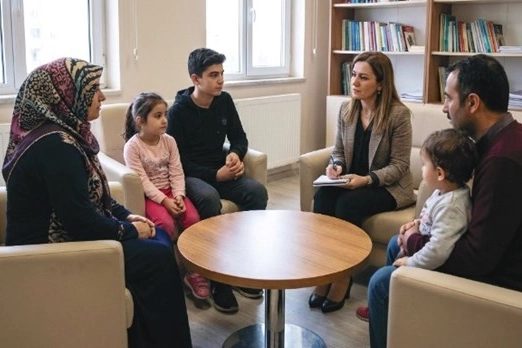 Danışmanlık hizmetleriyle ailelere ücretsiz destek.. 81 ilde hizmete devam 