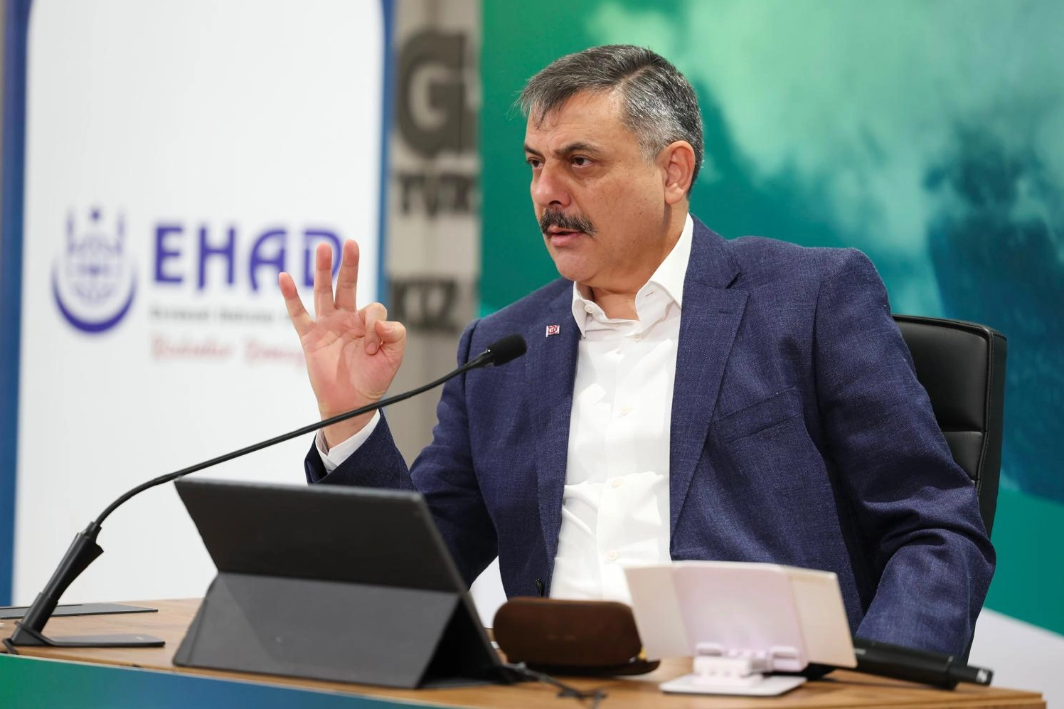 Bakan Çiftçi, hafızlarla “İhyâ ve İnşâ Kampı” kapanışında buluştu 