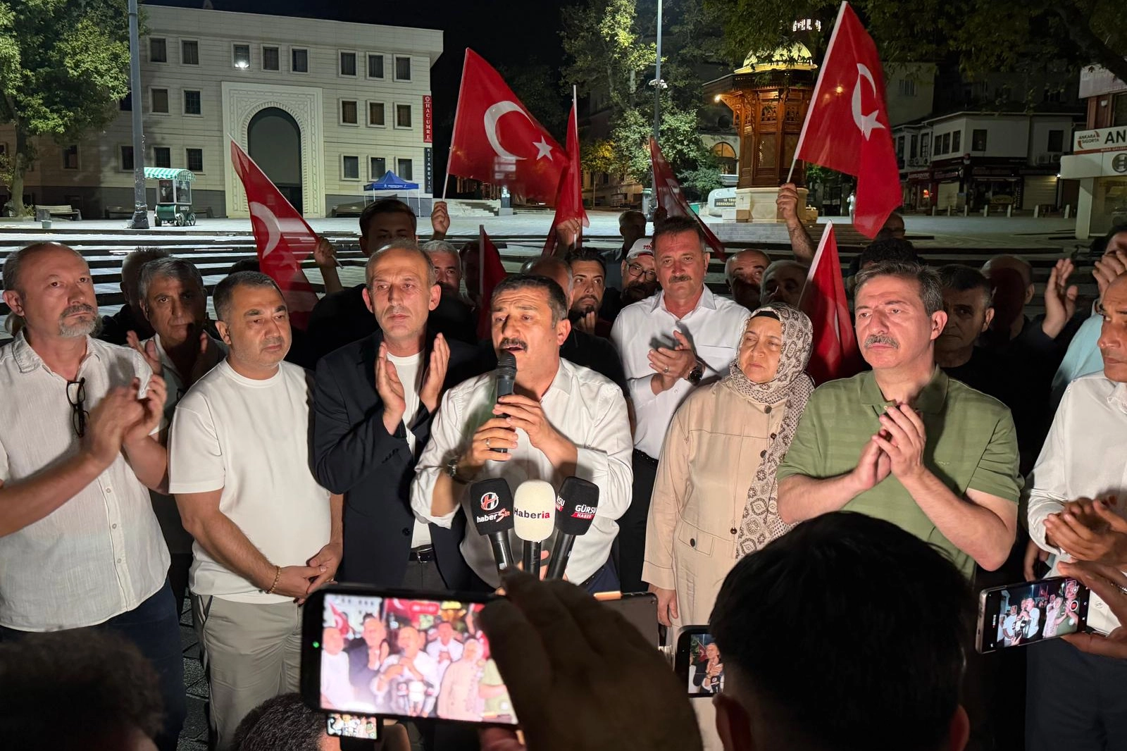 İYİ Partili Türkoğlu Bursa’da coşkuyla karşılandı 