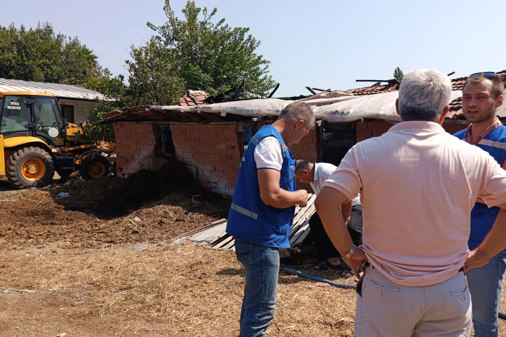 Yangında 500 balya zarar gören üreticiye destek 