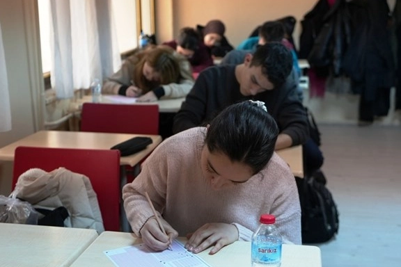 Gençlerin üniversite yolculuğunda Denizli Büyükşehir desteği 