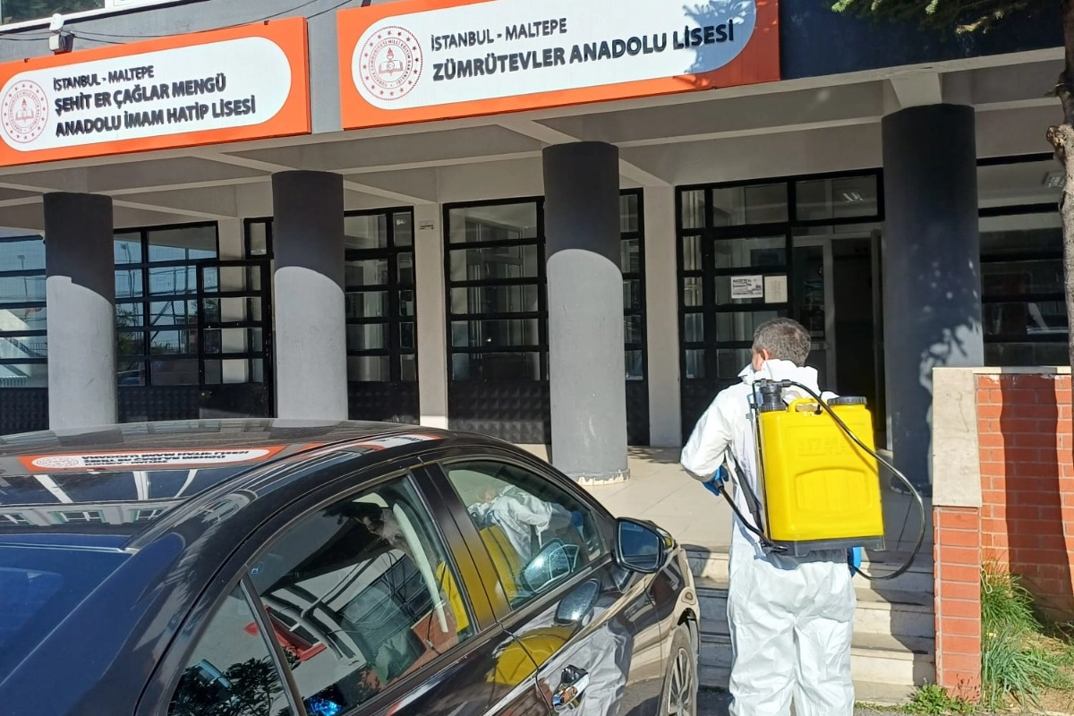 Maltepe'de 82 okulda dezenfeksiyon seferberliği 