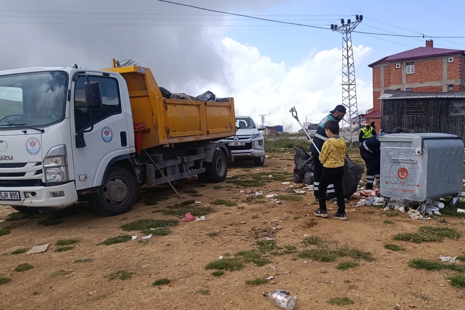 Trabzon'da Kurtdere ve Camiboğazı yaylalarında temizlik 