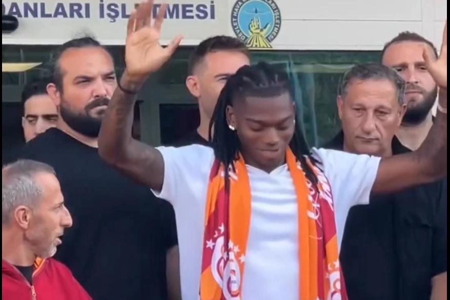 Galatasaray, Rafael Leão transferini resmen duyurdu 