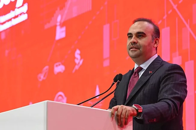 Bakan Kacır: Türkiye ekonomisi 24 çeyrektir büyüyor 
