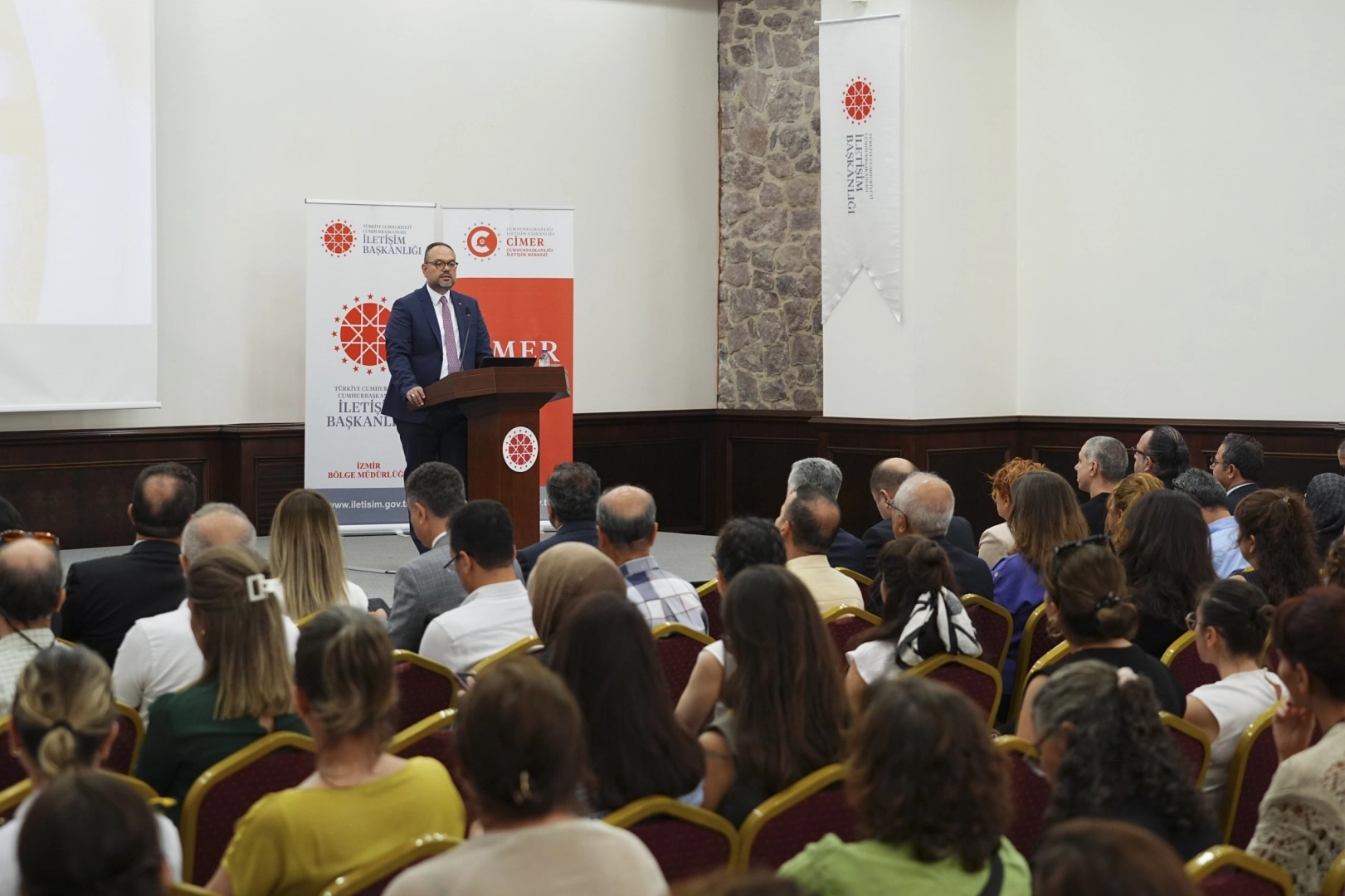 İletişim'den İzmir’de kamu personeline yönelik eğitim 