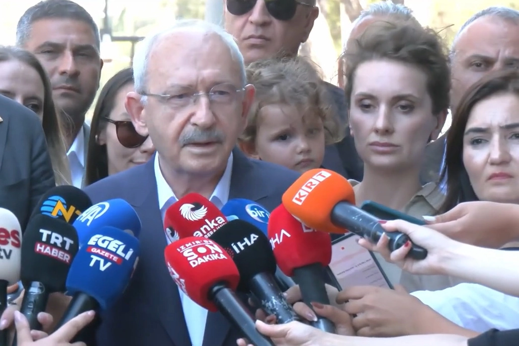 Kılıçdaroğlu’ndan Buca Cezaevi önünde dikkat çeken mesaj... İddianame bir an önce yazılmalı! 