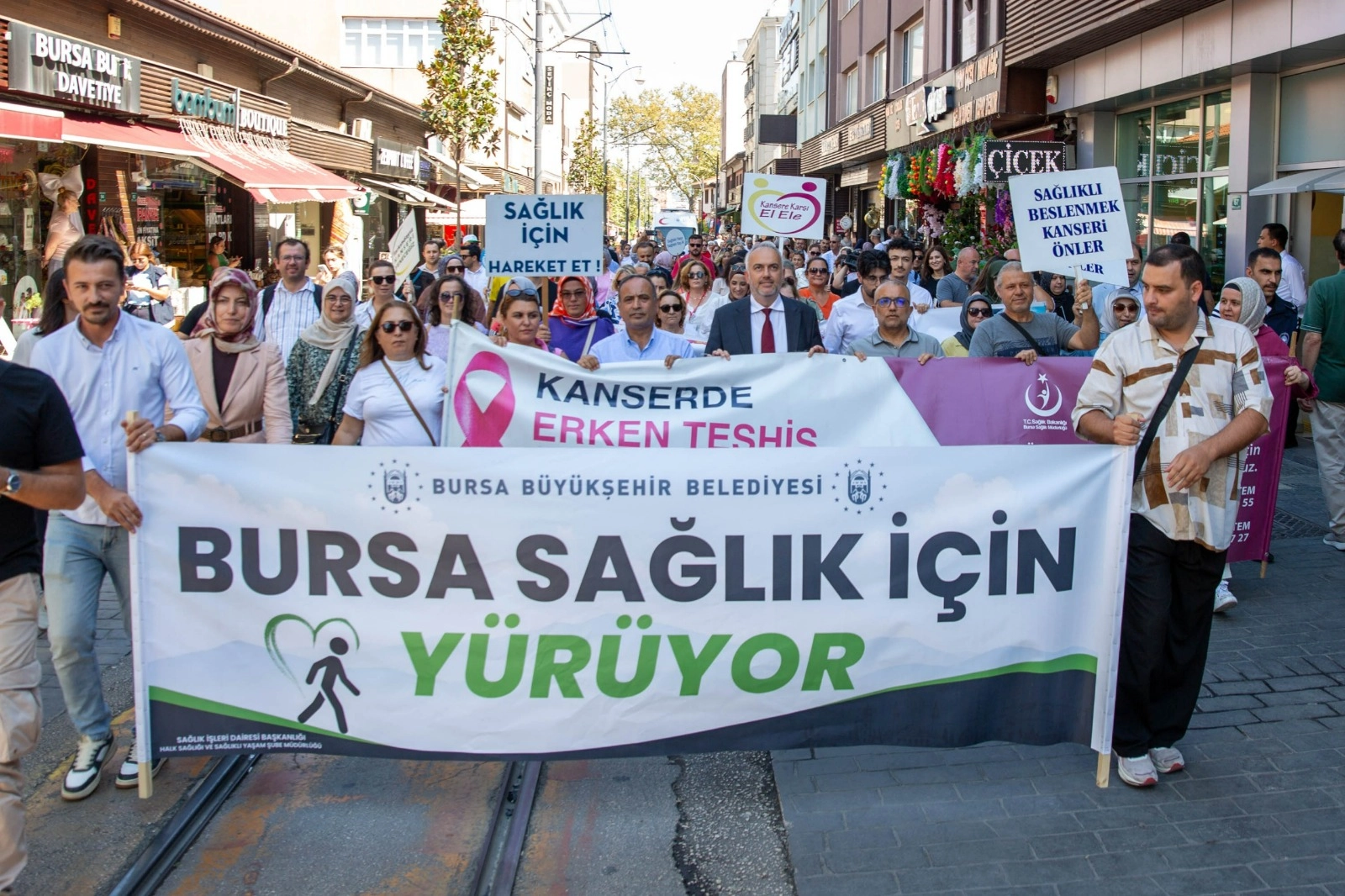 Bursa sağlık için yürüdü 