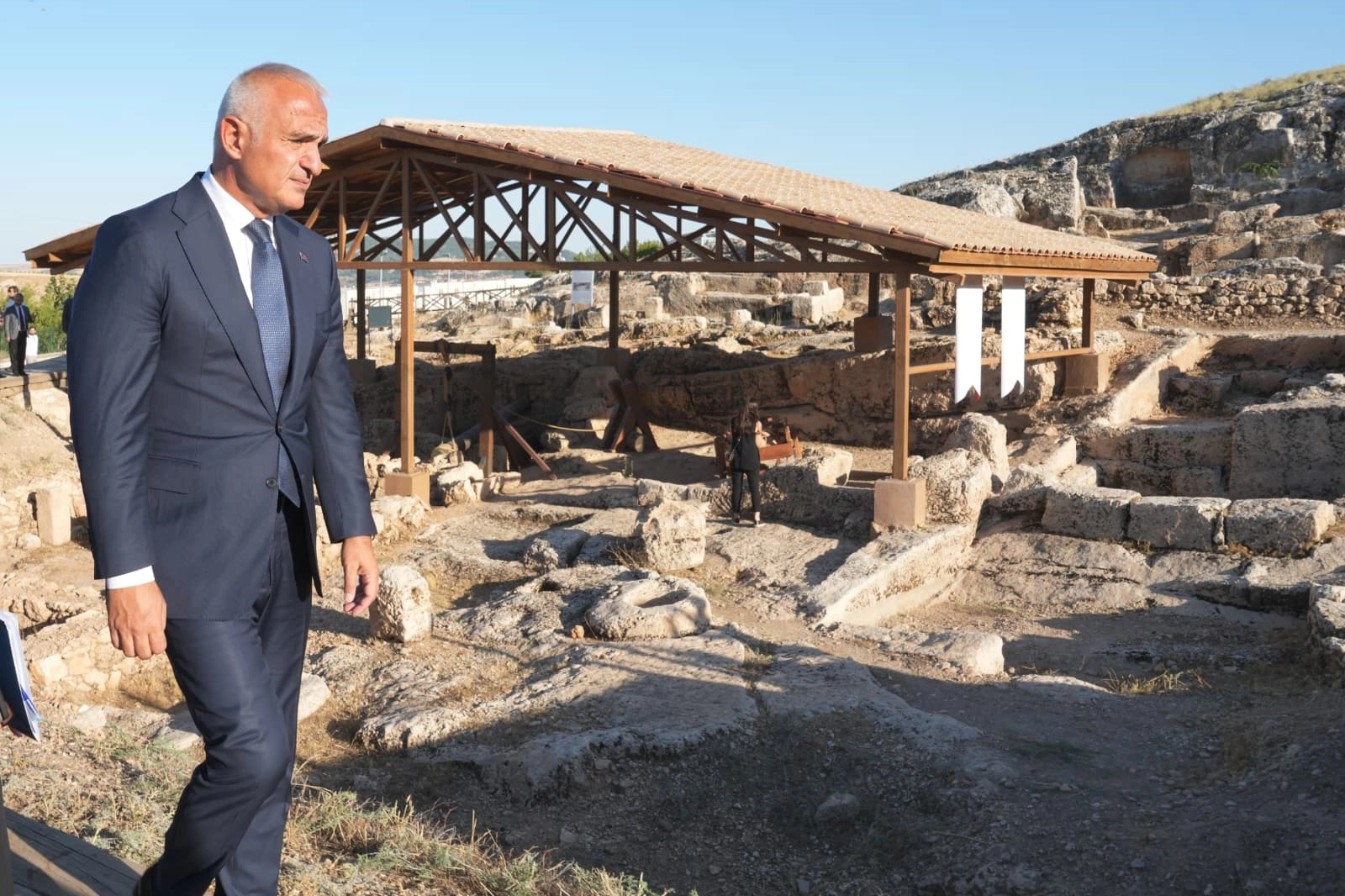 Bakan Mehmet Nuri Ersoy'dan Perre Antik Kenti'ne yakın takip 