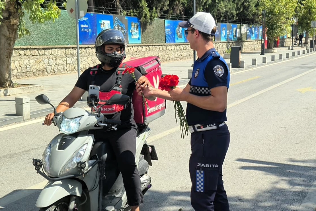 Zabıta Haftası’nda Kocaeli'de çiçekler Büyükşehir’den 