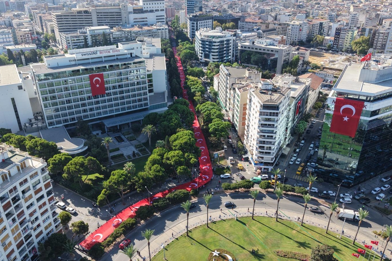 9 Eylül ruhu İzmir sokaklarında 