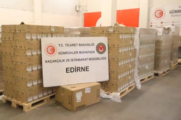 Kapıkule’de kaçakçılığa darbe! TIR’dan 80 bin adet kaçak serum ve infüzyon seti çıktı 