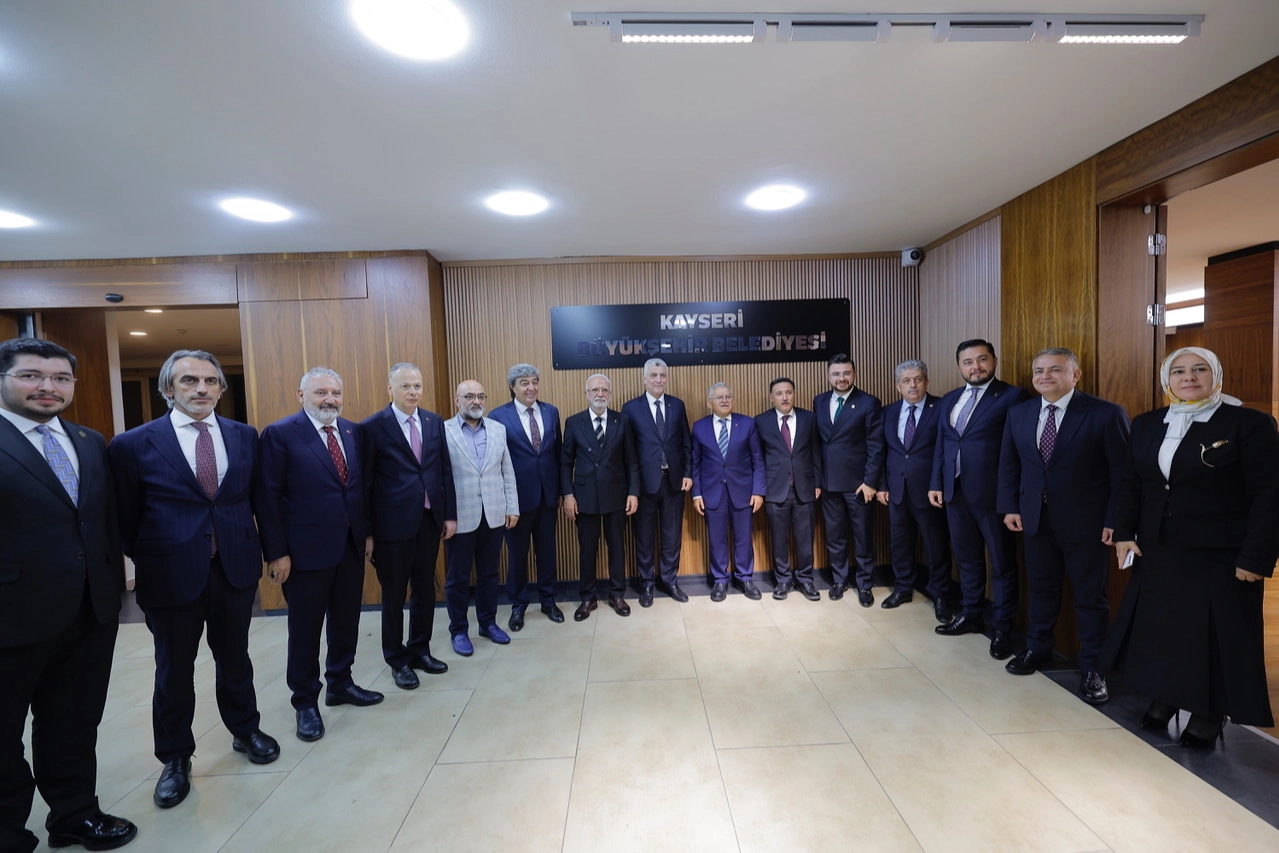 Ticaret Bakanı Bolat'tan Kayseri Büyükşehir'e ziyaret 