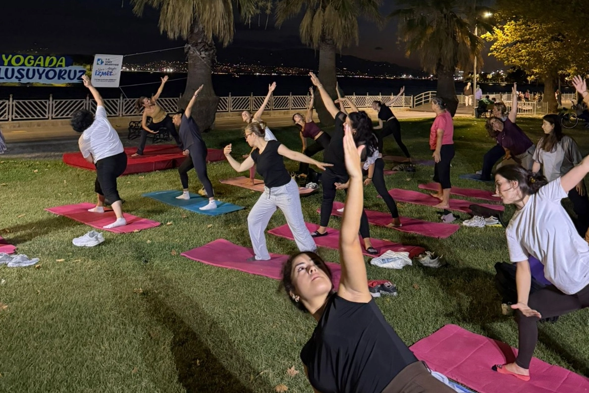 “Nefes Al İzmit ”yoga programı Plaj Yolu’nda gerçekleştirildi 