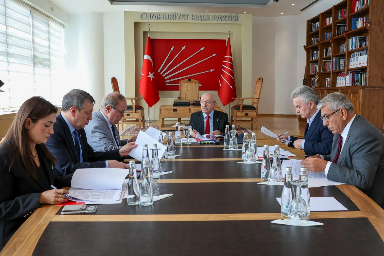 CHP Ekonomi Masası borsa gündemiyle acil toplandı 