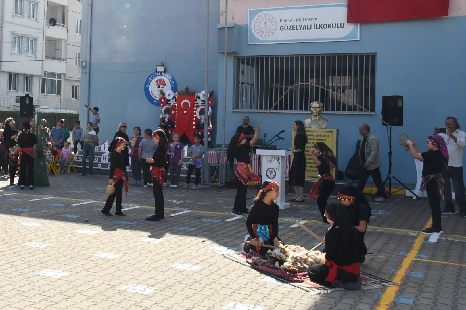 Mudanya’da İlköğretim Haftası'na renkli kutlama 