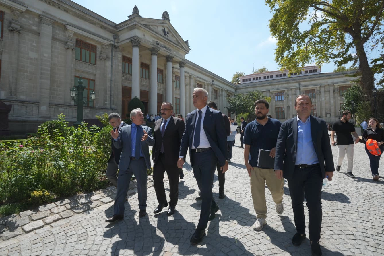 İstanbul Arkeoloji'de kapsamlı restorasyon sürüyor... Çinili Köşk'te 54 bin çiniye müdahale 