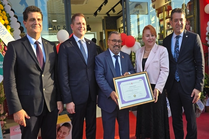 Haydar Koçak, 48 yıl sonra eczacılık diplomasına kavuştu 